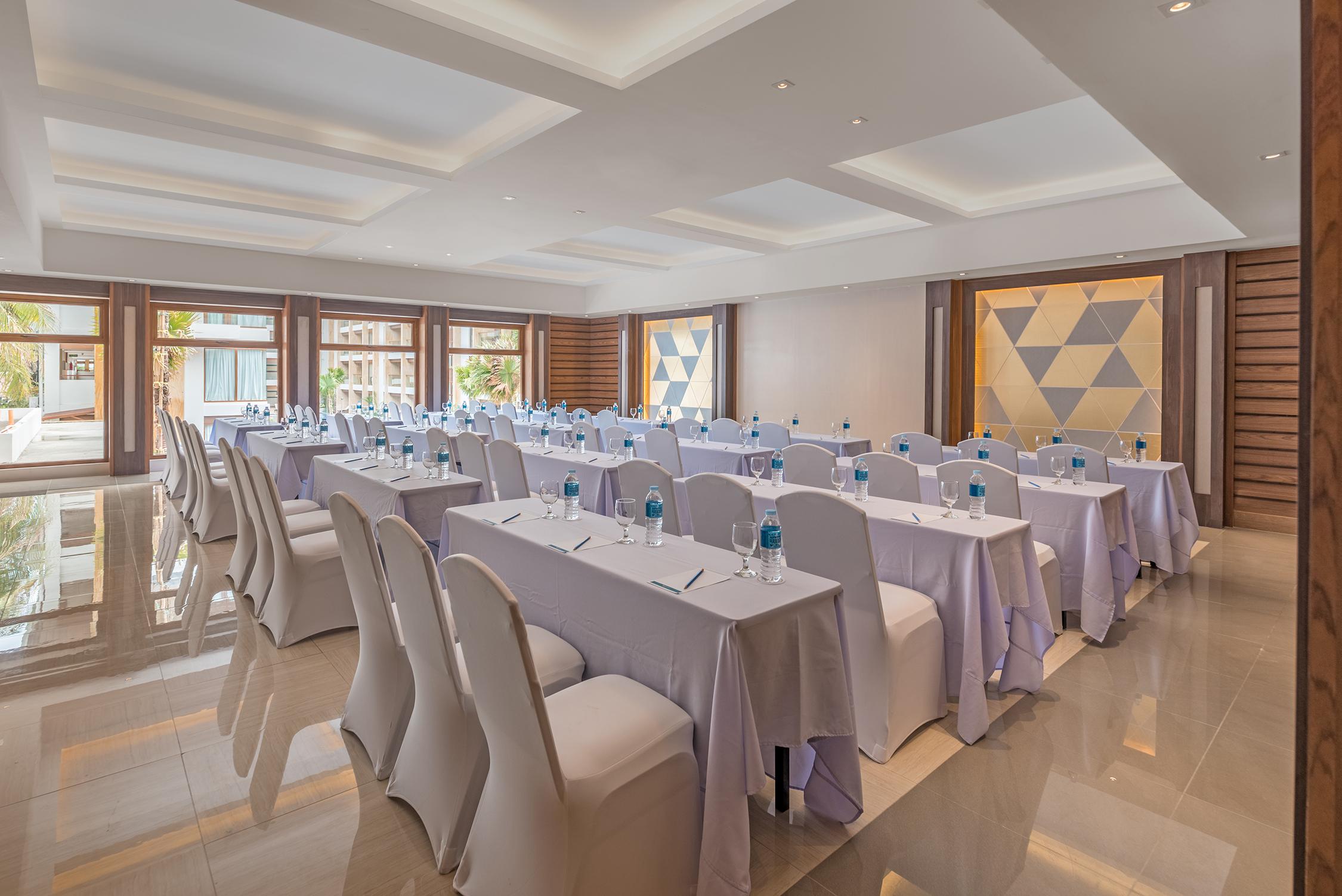 Henann Crystal Sands Resort Balabag  Buitenkant foto