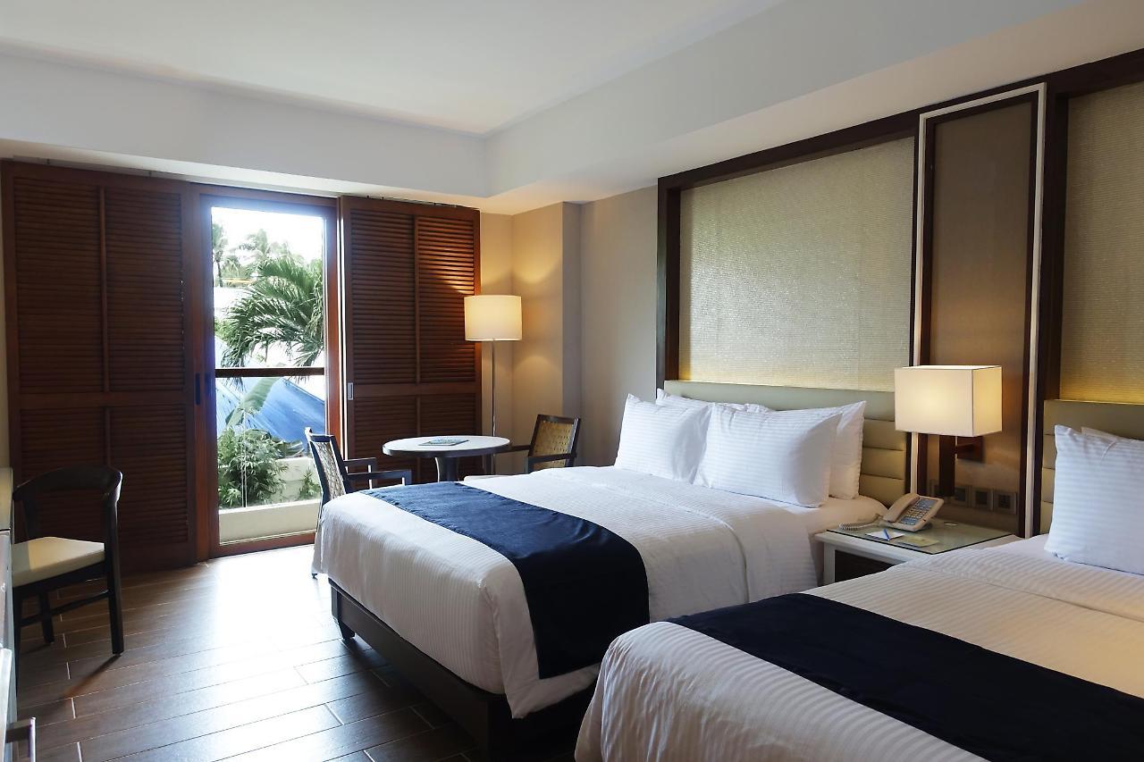 Henann Crystal Sands Resort Balabag  Buitenkant foto