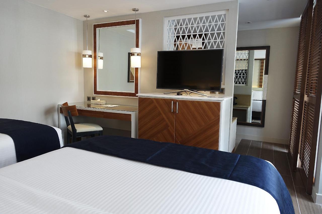 Henann Crystal Sands Resort Balabag  Buitenkant foto